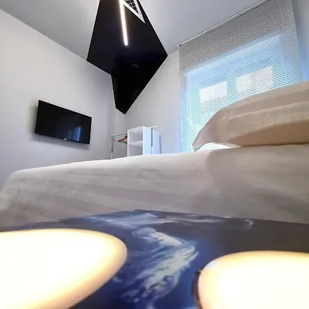 Red Carpet Oda ve Kahvaltı 4*