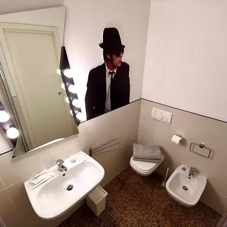 Red Carpet Oda ve Kahvaltı 4*