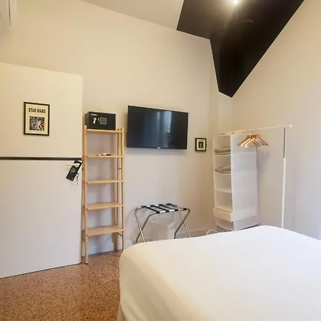 Oda ve Kahvaltı Red Carpet